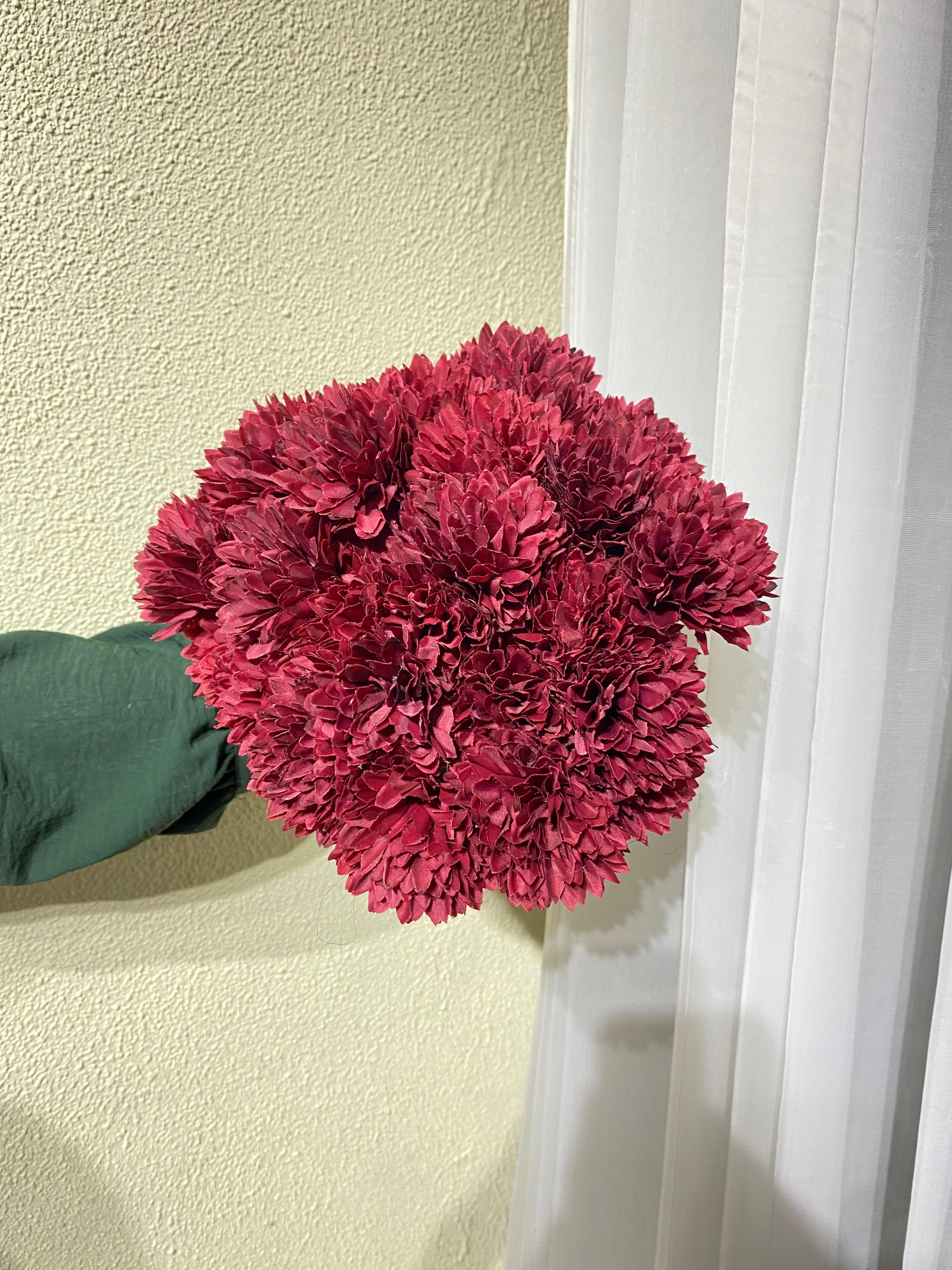 Pompom sedang merah